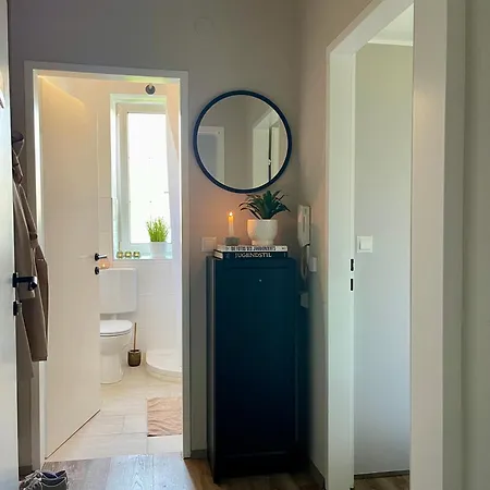 Frank No2 - Klagenfurt - Free Parking, Smart-tv & Self Check-in *