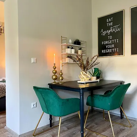 Klagenfurt Frank No2 - With Free Parking, Smart-tv & Self Check-in Apartment